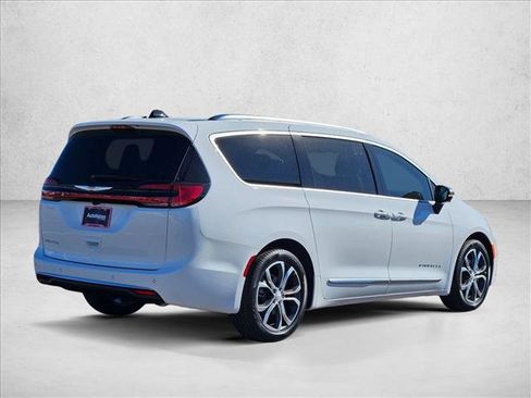 New 2026 Chrysler Pacifica Pinnacle FWD image 2