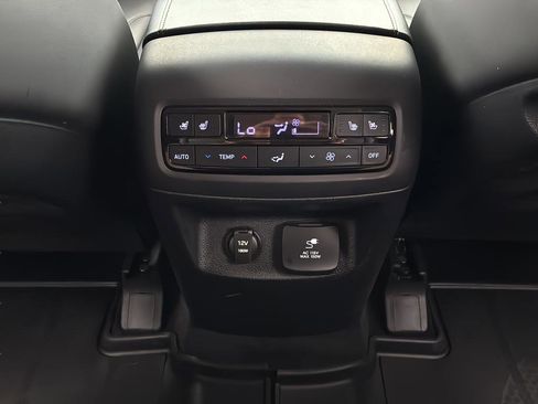 Used 2024 Hyundai Palisade SEL w/ Premium Package FWD image 17