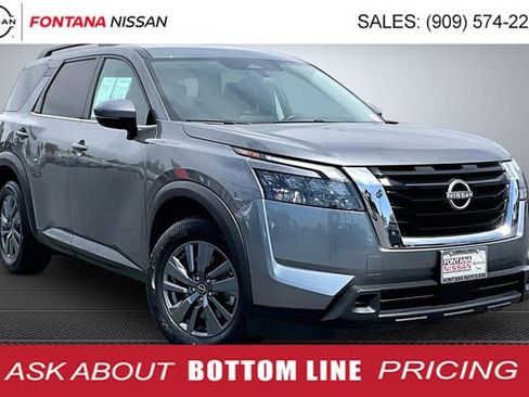 Certified 2024 Nissan Pathfinder SV FWD image 1