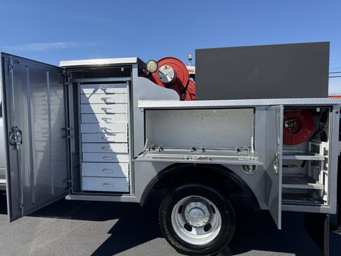 Used 2024 RAM 5500 Tradesman w/ Chrome Appearance Group image 16