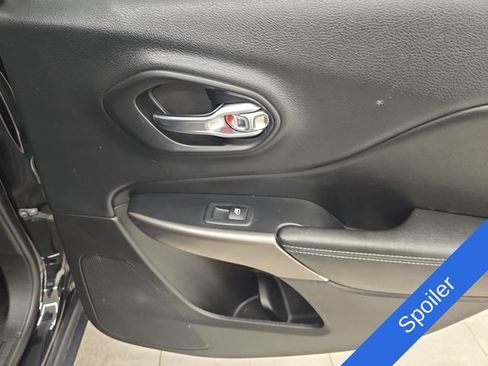 Used 2019 Jeep Cherokee Latitude Plus FWD image 14