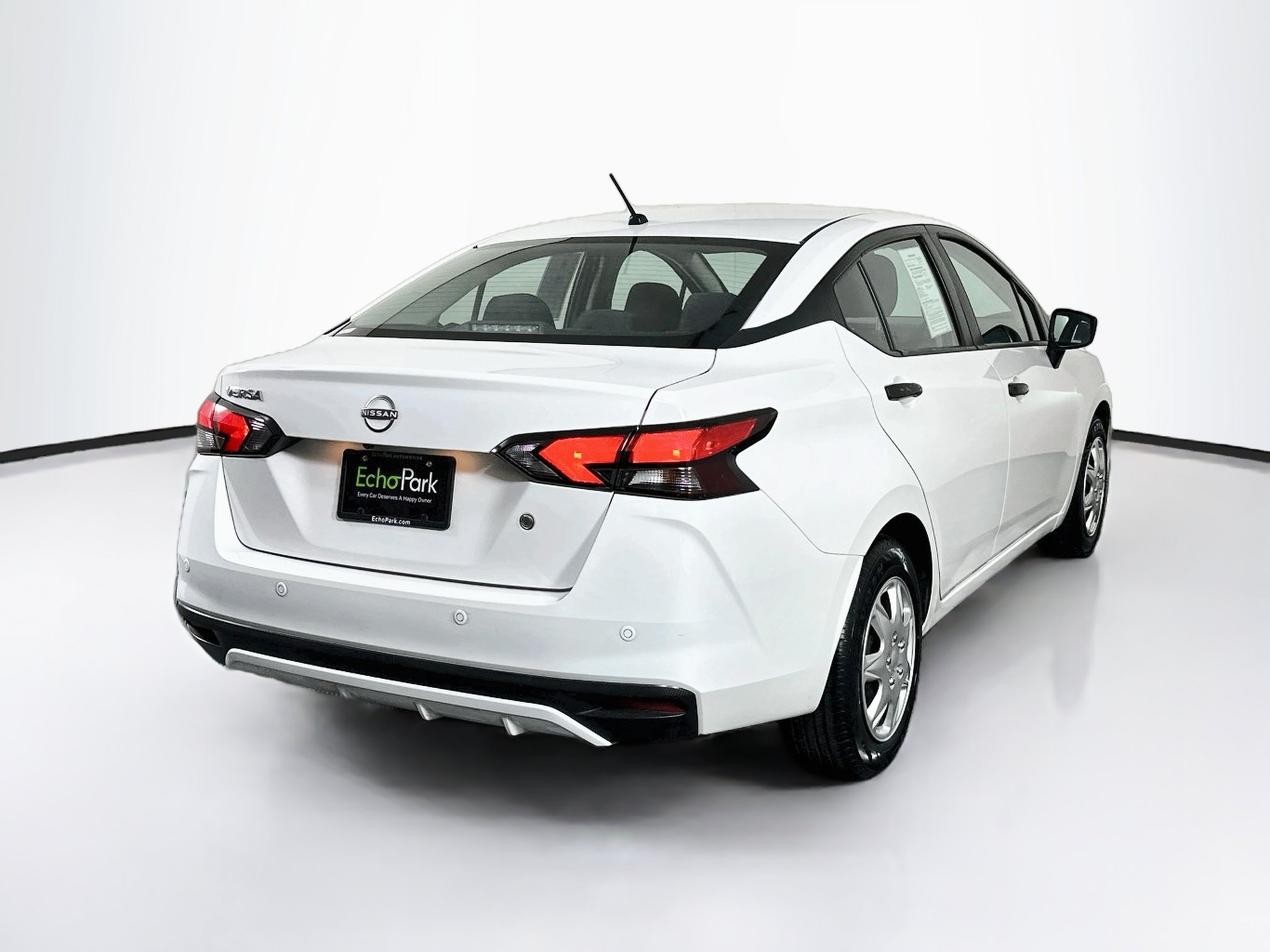 Used 2025 Nissan Versa S FWD image 9
