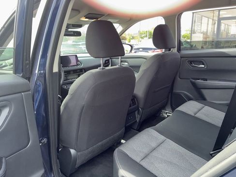 Used 2025 Nissan Rogue SV FWD image 9