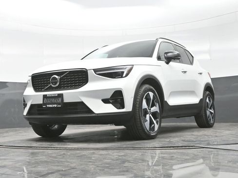 Certified 2026 Volvo XC40 B5 Plus w/ Protection Package Premier AWD/4WD image 17