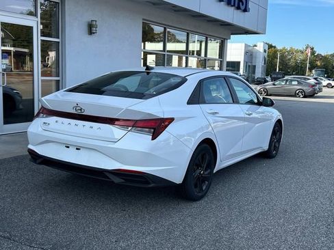 Used 2022 Hyundai Elantra SEL w/ Cargo Package image 3