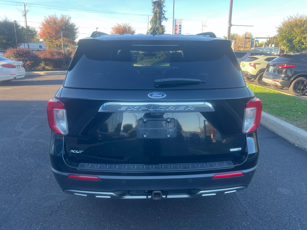 Used 2020 Ford Explorer XLT w/ Equipment Group 202A AWD/4WD image 6