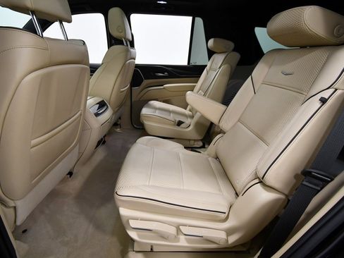 Used 2022 Cadillac Escalade Premium Luxury image 15