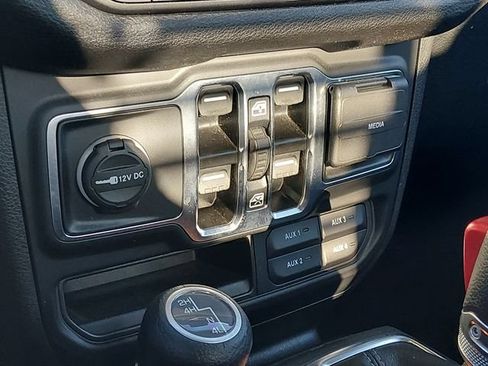 Used 2024 Jeep Gladiator Sport AWD/4WD image 21