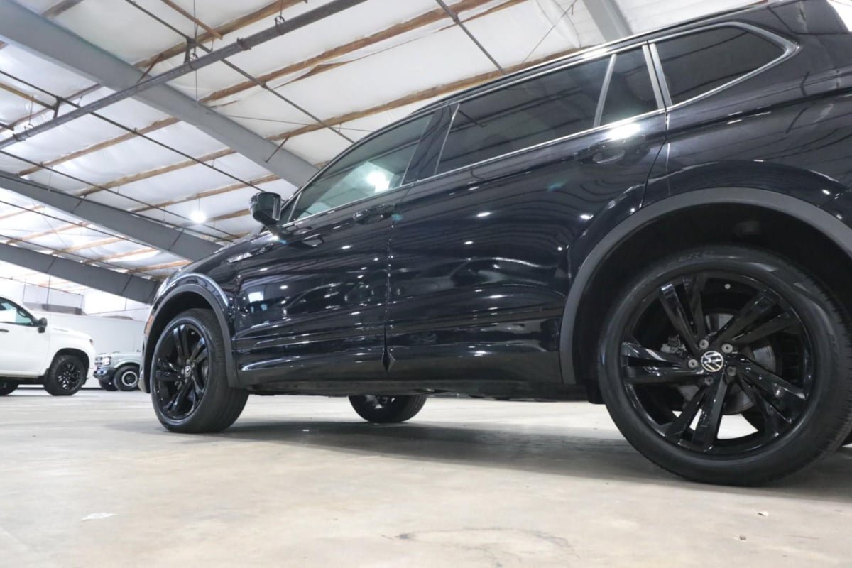 Used 2023 Volkswagen Tiguan SE R-Line FWD image 40