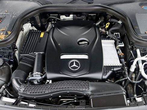 Used 2019 Mercedes-Benz GLC 300 GLC 300 4MATIC Sport Utility 4 image 41