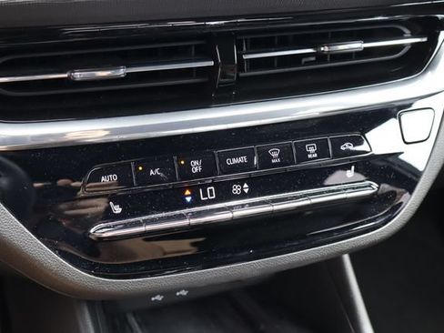 Used 2024 Buick Envista Avenir FWD image 25