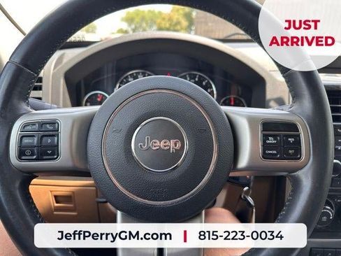 Used 2011 Jeep Liberty Limited AWD/4WD image 15