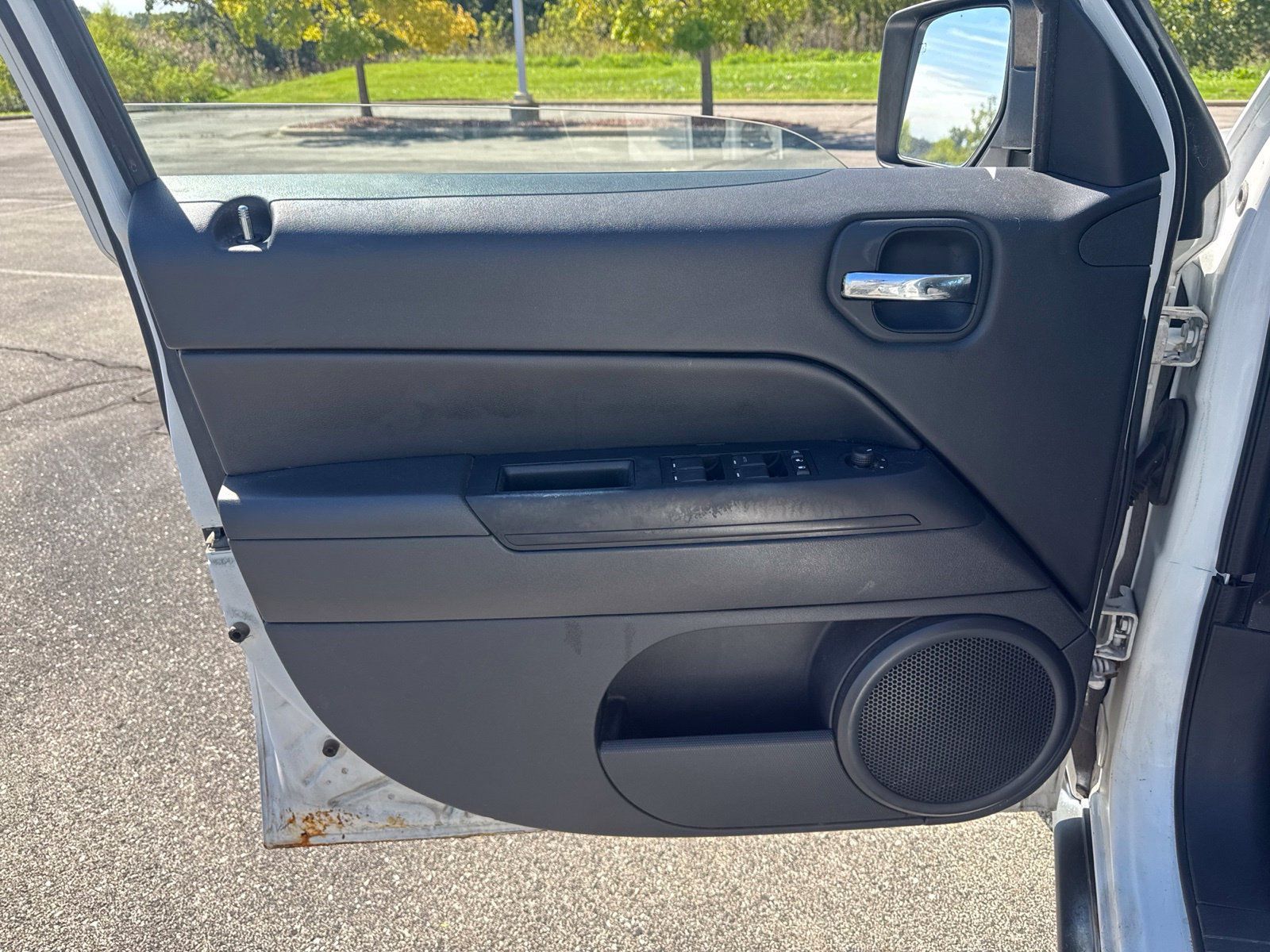 Used 2012 Jeep Patriot Latitude w/ Sun/Sound Group AWD/4WD image 13