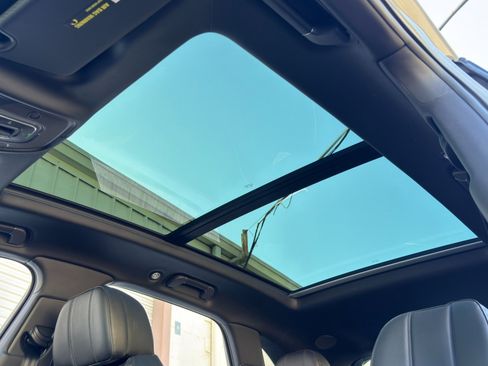 Used 2022 Bentley Bentayga AWD/4WD image 12