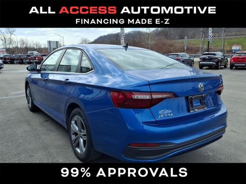 Used 2024 Volkswagen Jetta SE image 3