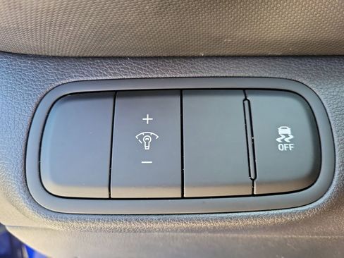 Used 2023 Hyundai Venue Limited FWD image 17