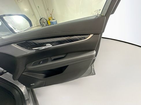 Used 2025 Cadillac XT6 Premium Luxury image 35