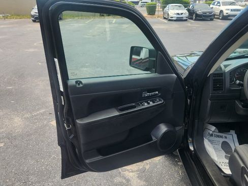 Used 2012 Jeep Liberty Sport AWD/4WD image 10