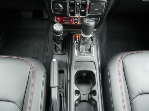 Used 2024 Jeep Wrangler Unlimited Rubicon AWD/4WD image 24