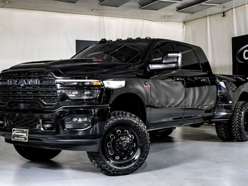 Used 2025 RAM 3500 Laramie AWD/4WD image 4