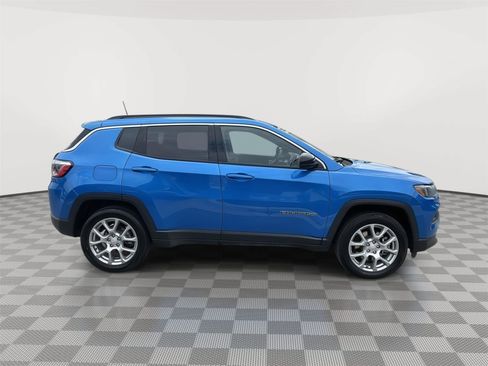 Used 2023 Jeep Compass Latitude AWD/4WD image 15