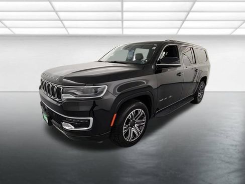 Used 2024 Jeep Wagoneer L Series II w/ Flexible Seating Group AWD/4WD image 3