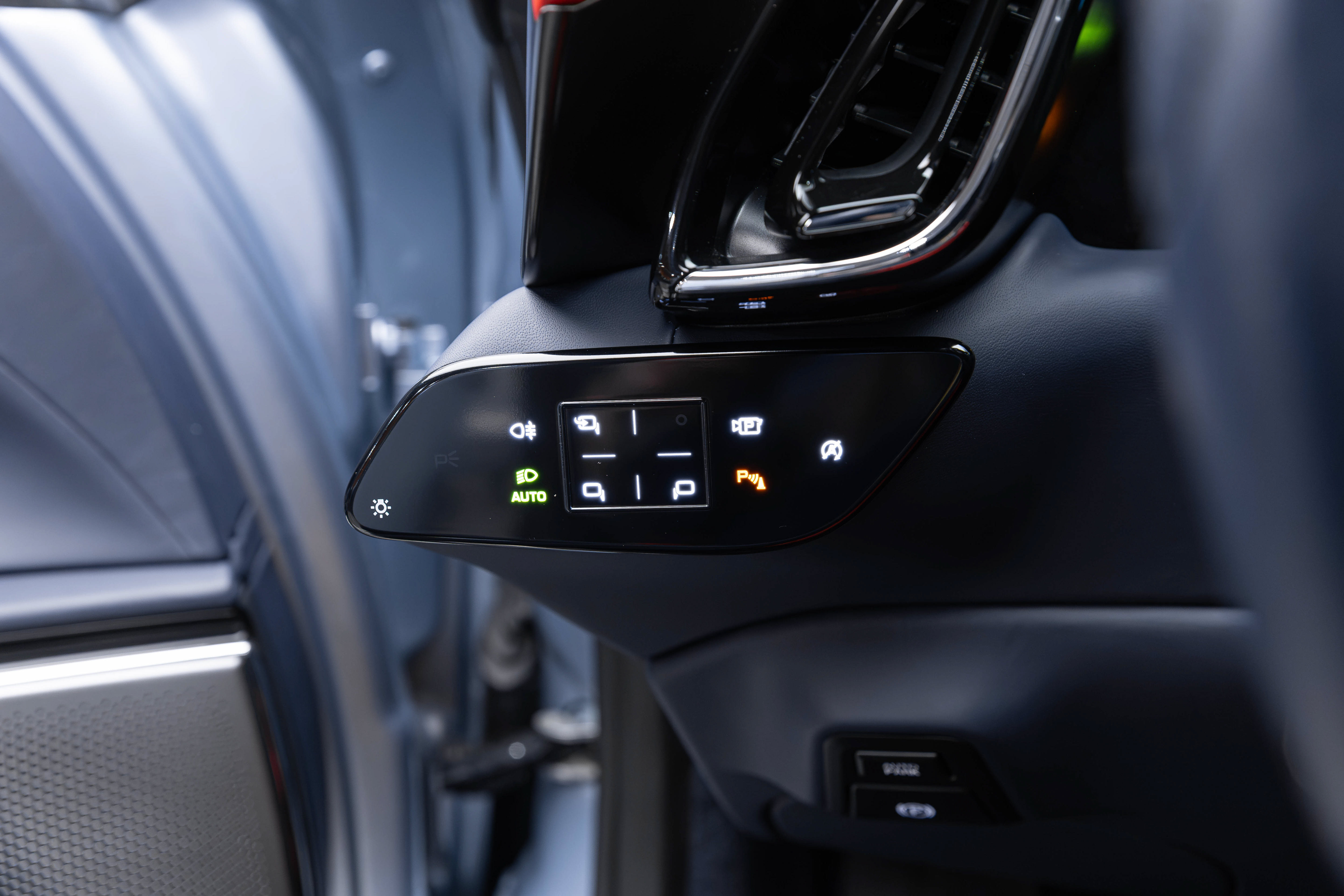 Certified 2022 Ferrari Roma RWD image 31