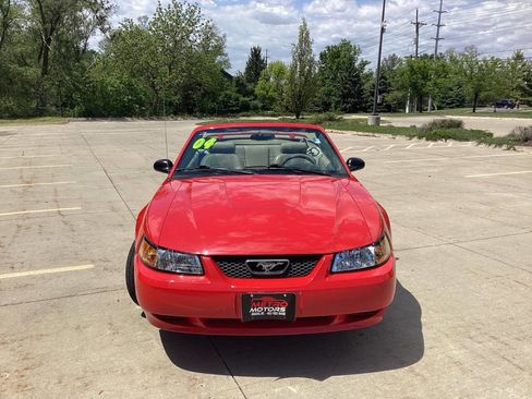 Used 2004 Ford Mustang Convertible RWD image 3