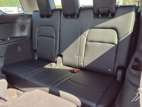 Used 2023 Nissan Pathfinder SL w/ SL Premium Package FWD image 19
