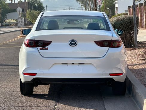 Used 2020 MAZDA MAZDA3 Sedan w/ Select Package image 5