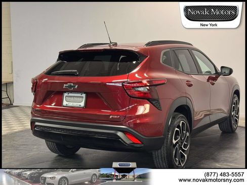 Used 2024 Chevrolet Trax RS FWD image 11