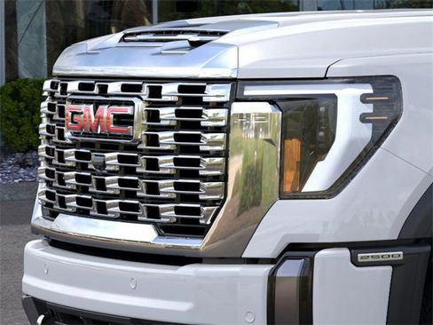 New 2026 GMC Sierra 2500 Denali w/ Denali Reserve Package image 13