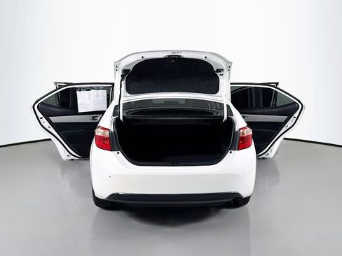 Used 2018 Toyota Corolla LE FWD image 18