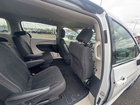 Used 2023 Chrysler Voyager LX FWD image 14