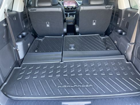 Used 2024 Toyota Highlander Platinum image 51