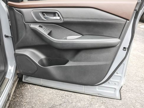 Used 2021 Nissan Rogue Platinum image 39