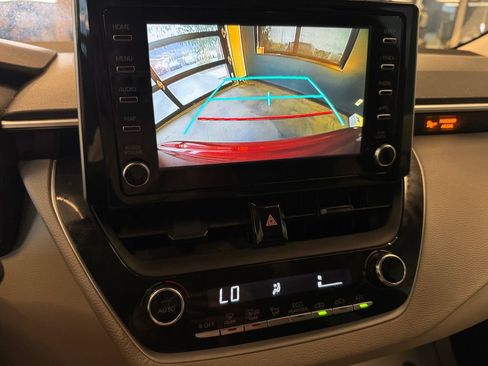 Used 2020 Toyota Corolla LE FWD image 14