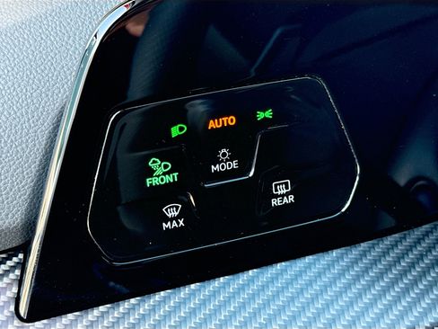 Used 2025 Volkswagen Golf R Black Edition image 37