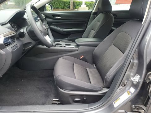 Certified 2025 Nissan Altima 2.5 SV FWD image 16