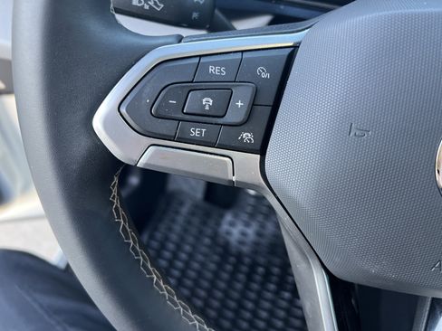 Certified 2023 Volkswagen Taos SE w/ Panoramic Sunroof Package image 18