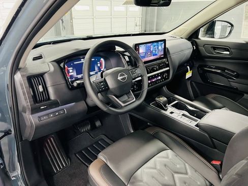 New 2026 Nissan Pathfinder Platinum image 24