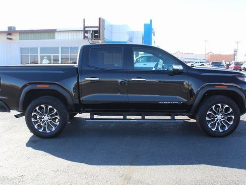 Used 2024 GMC Canyon Denali image 2