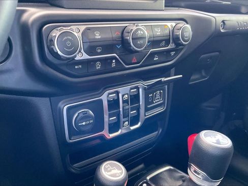 Used 2021 Jeep Wrangler Unlimited Sport AWD/4WD image 32