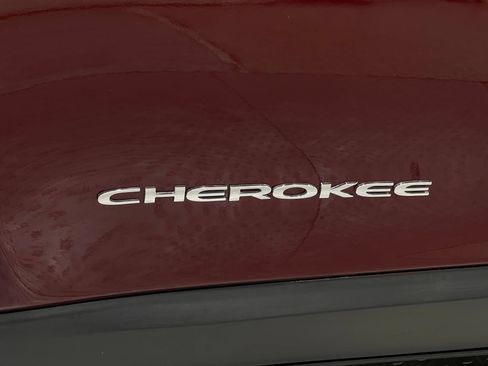 Used 2020 Jeep Cherokee Limited w/ Technology Group AWD/4WD image 39