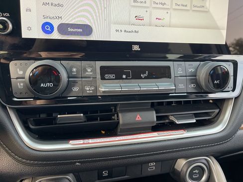 Used 2025 Toyota Grand Highlander AWD image 12