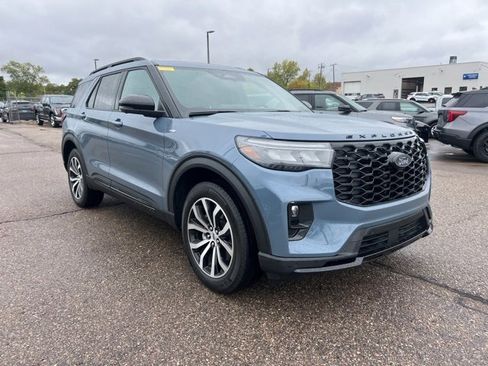 Certified 2025 Ford Explorer ST-Line image 3