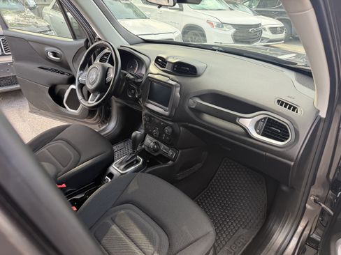 Used 2018 Jeep Renegade Latitude w/ Cold Weather Group AWD/4WD image 21