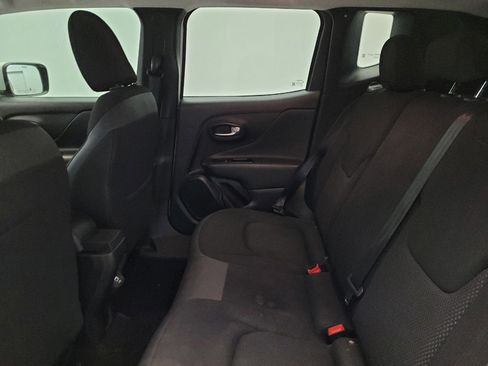 Used 2020 Jeep Renegade Altitude FWD image 18