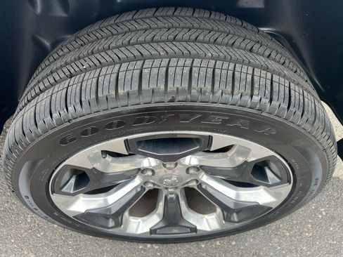 Used 2019 RAM 1500 Limited w/ Advanced Safety Group AWD/4WD image 9
