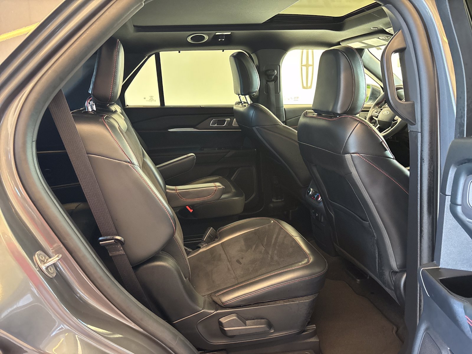 Certified 2025 Ford Explorer ST AWD/4WD image 9